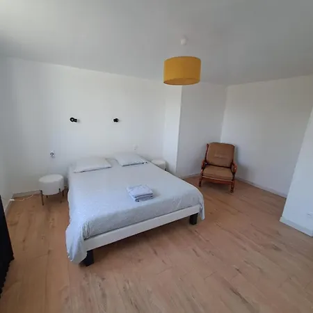Paris-reims, 10 Personnes, 4 Chambres, Grand Jardin Prive Nyaraló Breny