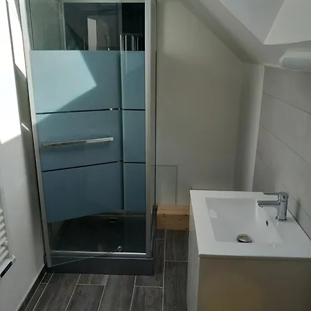 Paris-reims, 10 Personnes, 4 Chambres, Grand Jardin Prive Holiday home *